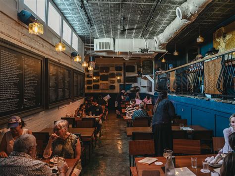 The Porter—good food and 800 bottles of aged beer on the wall - Review