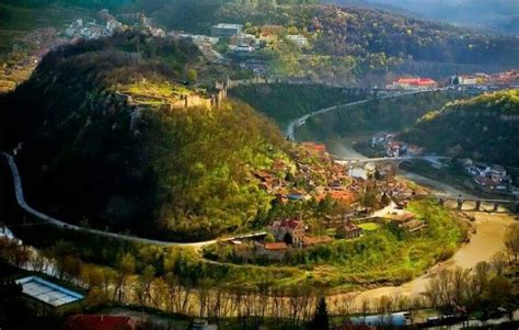 Крепостта Царевец и р. Янтра