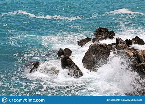 Costa De Mar Do Fundo Ondas Espuma Branca Imagem De Stock Imagem De