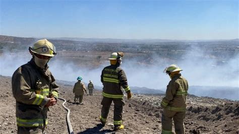 La Jornada Controlan incendio en relleno sanitario Los Laureles en Tonalá