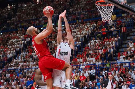 Basket Shields Trascina Milano Alla Vittoria Che Vale Il Nella