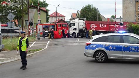 Tragiczny wypadek w Lubaniu Mężczyzna wciągnięty pod TIR a Lwówecki info