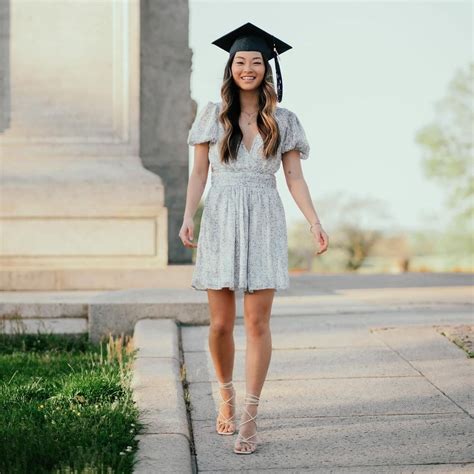 How To Choose Your Perfect Graduation Outfit - Lulus.com Fashion Blog