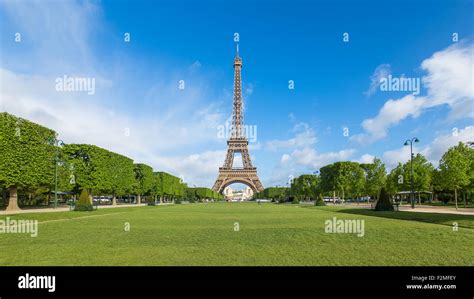 Parc Du Champ De Mars Eiffel Tower Paris France Stock Photo Alamy