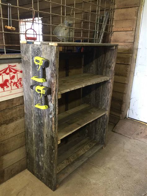 Easy Diy Pallet Barn Shelves • 1001 Pallets