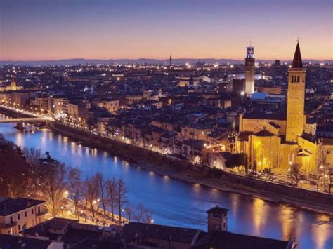 Panoramic Night Tour of Florence with Dinner in the City Centre