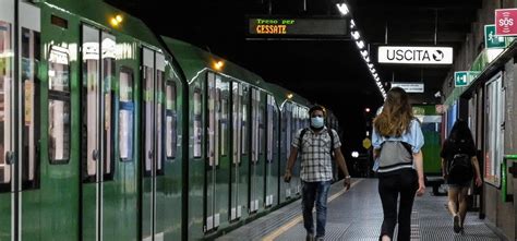 Milano Rapina E Violenza Sessuale In Metropolitana Fermato 17enne