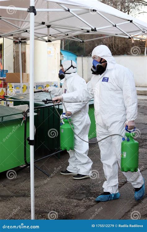 Desinfección Por Pulverización Y Descontaminación Lugar Público Como