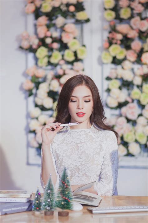 Hot girl Linh Rin nổi bật cùng dàn gái xinh trong MV ca nhạc mới