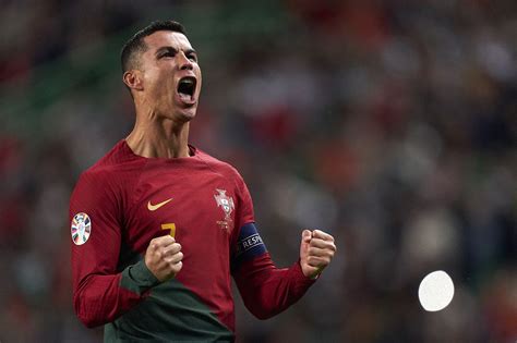 رونالدو يتصدر القائمة الذهبية لنجوم أمم أوروبا قبل يورو 2024