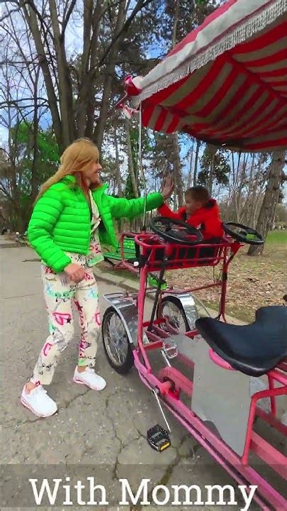 🤯 Bicicleta Electrică în Parc 😂 Dad Vs Mom By Electric Car In The