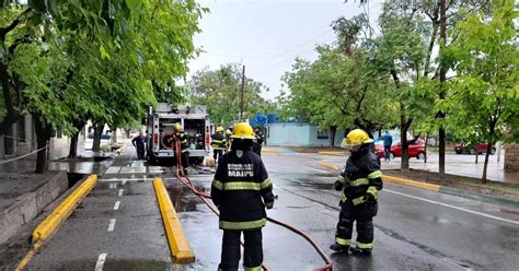 En fotos incendio causó daños en una metalúrgica en Maipú