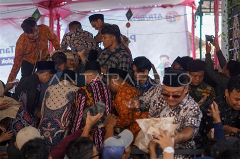 TRADISI SYAWALAN LOPIS RAKSASA DI PEKALONGAN ANTARA Foto