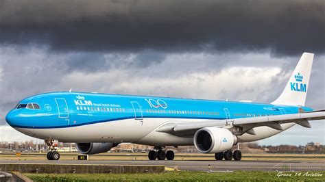 Klm A330 A Klm Airbus A330 300 Taxiing To Schiphol Airport Flickr