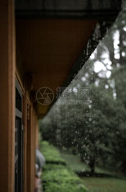 夏天梅雨季节滴雨的屋檐高清图片下载 正版图片501634875 摄图网