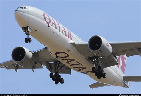 A7 BBG Qatar Airways Boeing 777 2DZLR Photo by Alberto González ID