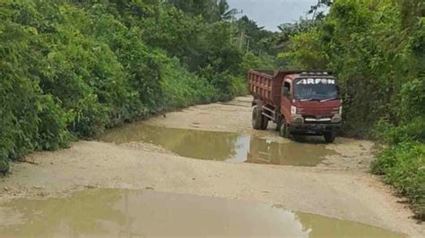 Warga Keluhkan Jalan Penghubung Buton Ke Buton Utara Rusak Parah