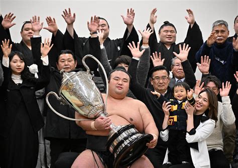 13場所ぶりVの貴景勝春場所で綱とりへ 進化示す投げ技義父北天佑の優勝回数超えた 大相撲写真ニュース 日刊スポーツ