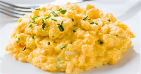 Chef Gordon Ramsay Shows How To Make Perfect Fluffy Scrambled Eggs And