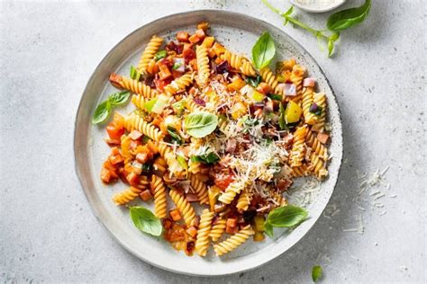 Fusilli Met Groentesaus En Hamblokjes Recept Fusilli Voedsel