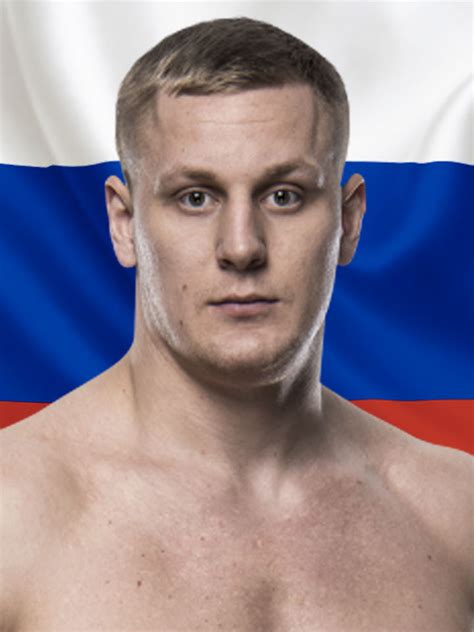 Sergei Pavlovich : Official MMA Fight Record (18-3-0)