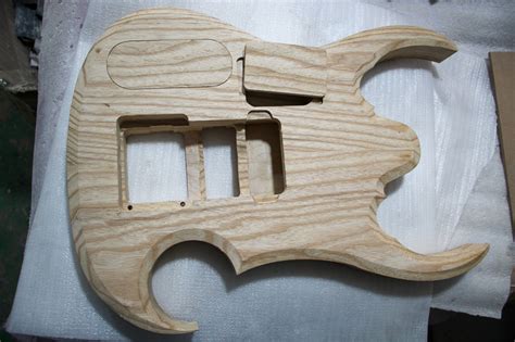 Multiscale Fanned Fret Guitar With Evertune