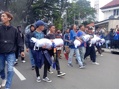 Aremania Tuntut Kepala Daerah Malang Raya Untuk Kawal Hingga Tuntas