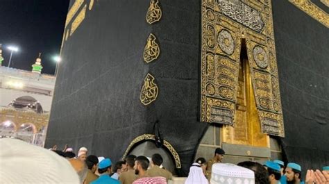 Gambar Batu Hajar Aswad Kabah Justin Reid