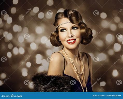 Woman Retro Hairstyle Portrait Elegant Lady Make Up And Curly Hair Style Stock Image Image Of