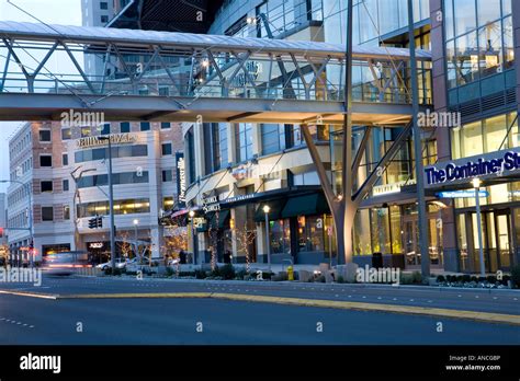 Wa Bellevue Bellevue Square Lincoln Hi Res Stock Photography And Images