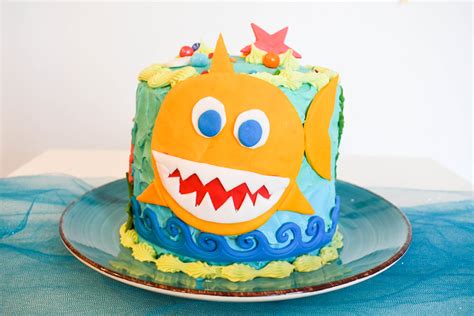 How to Make a Baby Shark Birthday Cake