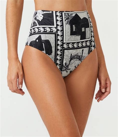 Biquíni Calcinha Hot Pants em Microfibra Estampa Vilarejo Preto