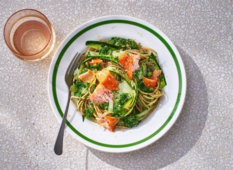 Volkorenspaghetti Met Zalm Spinazie En Courgette Recept Allerhande