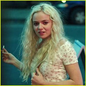 Morgan Saylor Hands Naked Onlyfans