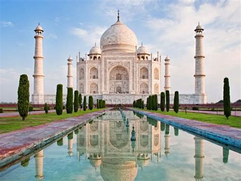 A Look at India's Magnificent Taj Mahal - The Globe Trotting Canuck