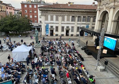 Aprire Le Finestre Del Cuore Sul Mondo