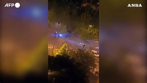 Nanterre Notte Di Disordini Dopo L Uccisione Del 17enne Video