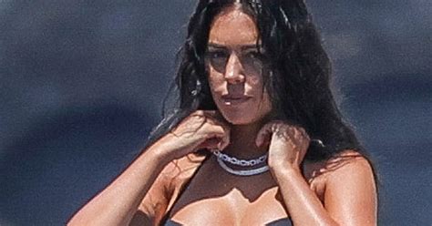 Cristiano Ronaldo S Girlfriend Georgina Rodriguez Stuns In Bikini On