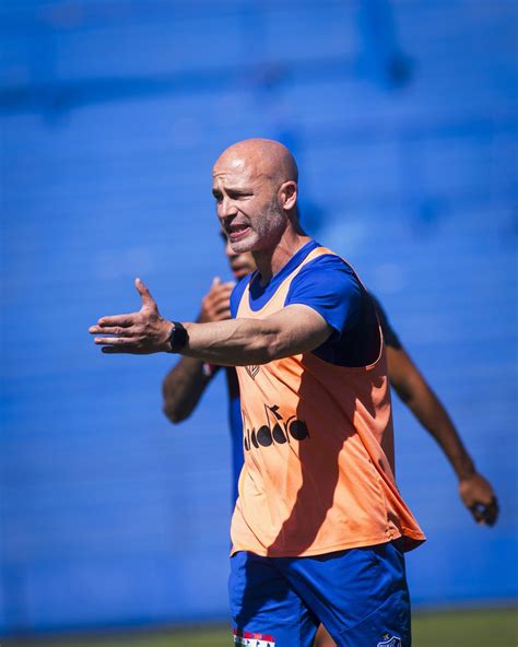 Sebastián Méndez renunció al cargo de entrenador en Vélez Sol Play 91 5