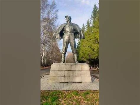 Мужик в педжаке и дерево. БАРНАУЛ. #тимартдан #приколы - YouTube