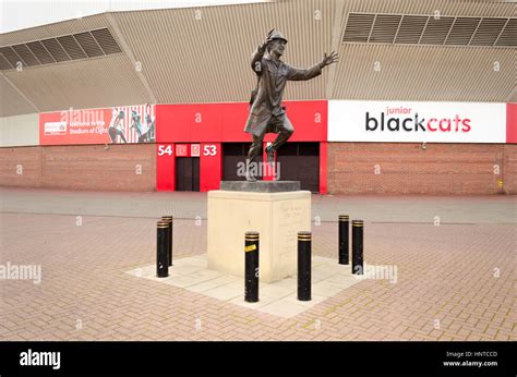 The Bob Stokoe Statue At The Stadium Of Light Sunderland Stock Photo