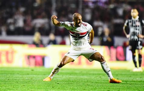 Lucas Moura ex Marcelinho repete Raí e tem Majestoso sonhado Placar