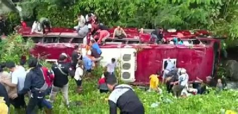 Kecelakaan Bus Peziarah Tangsel Di Tegal 1 Meninggal 20 Luka Luka