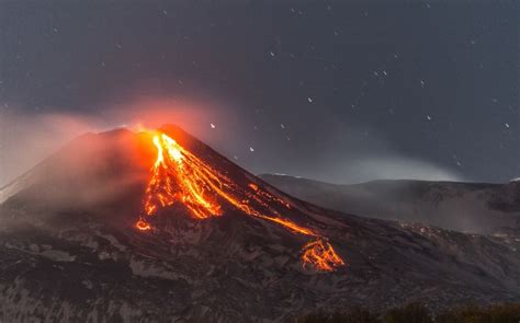 Video Vulcanul Etna Din Italia A Erupt Din Nou Dou Aeroporturi Din