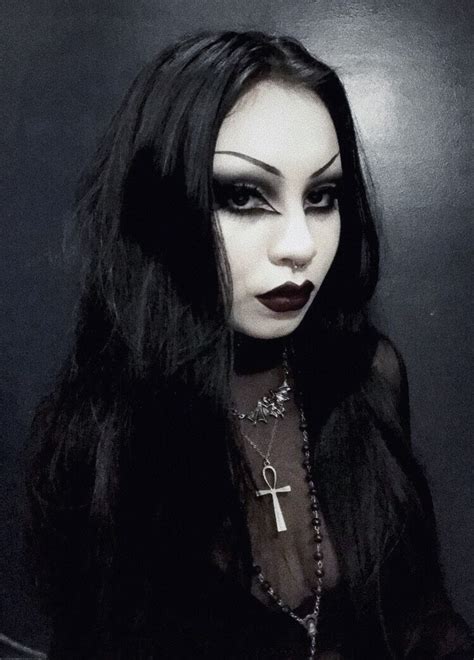 Pin By 𝖓𝖆𝖙𝖆𝖑𝖎𝖊 On Gothic Goth Eye Makeup Goth Makeup Gothic Makeup