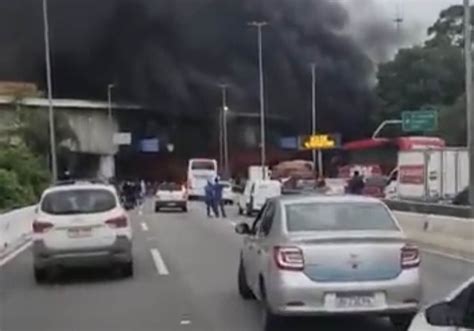 Manifestantes fecham a Marginal do Tietê em SP A Sentinela