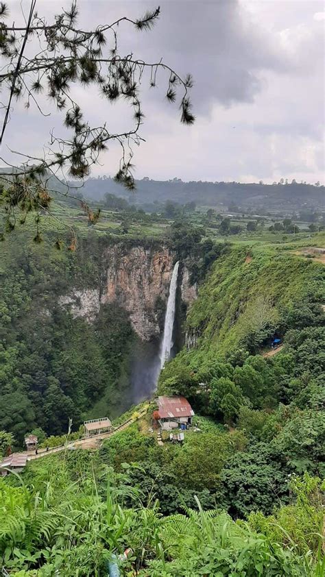 Air Terjun Sipiso Piso Pesona Keindahan Dekat Danau Toba