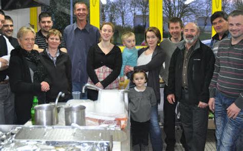 Asp Convives Au Repas Boeuf Bourguignon Le T L Gramme