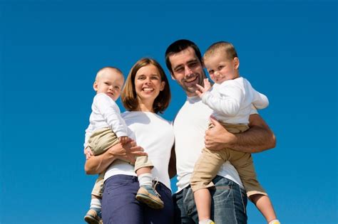 Familia Feliz Con Sus Hijos Foto Premium