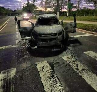 Caminhonete Pega Fogo Nos Altos Da Afonso Pena Direto Das Ruas